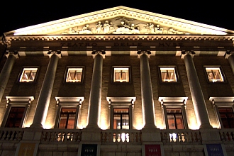 100_2101 small ancona opera.jpg - 73895 Bytes